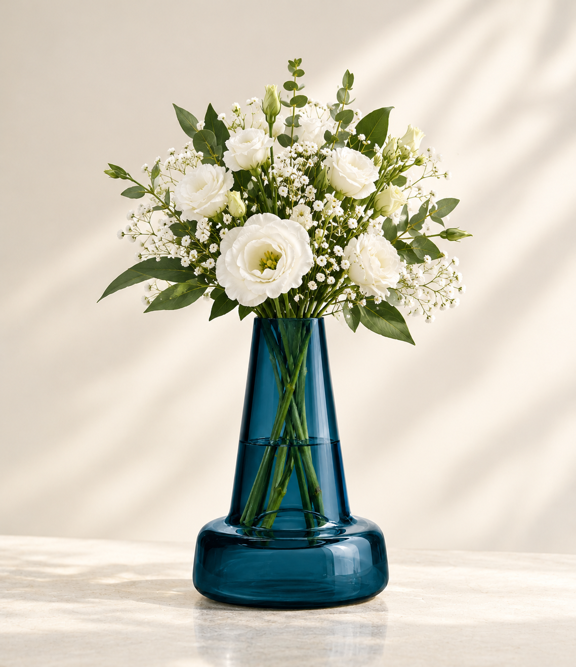 Elegant Glass Flower Vase for Modern Home Décor, Decorative Clear and Coloured Glass Vase with a Stylish Design, Ideal for Fresh Flower Arrangements, Living Room, Bedroom, Dining Table, Office and Contemporary Interior Decoration.