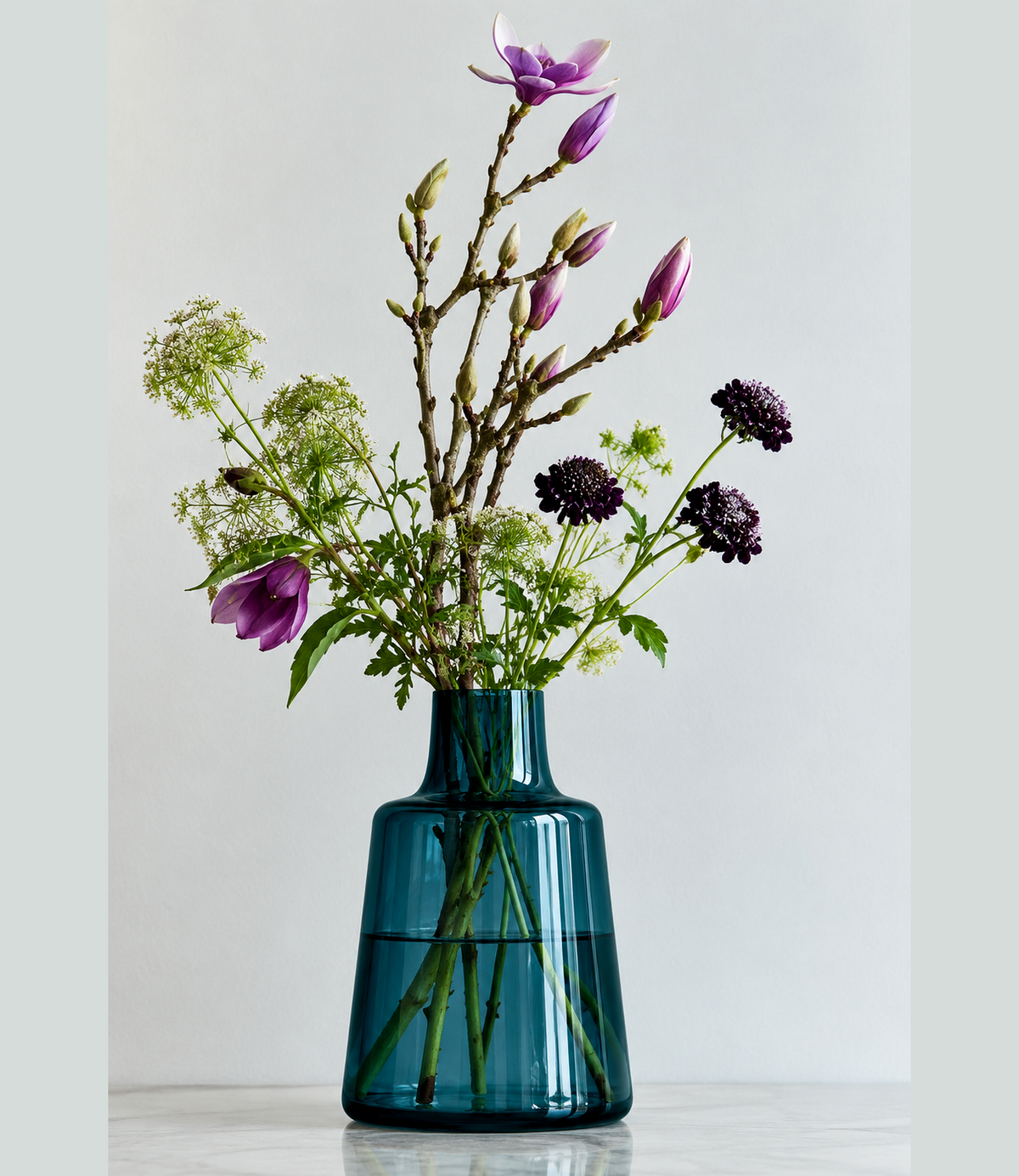 Elegant Glass Flower Vase for Modern Home Décor, Decorative Clear and Coloured Glass Vase with a Stylish Design, Ideal for Fresh Flower Arrangements, Living Room, Bedroom, Dining Table, Office and Contemporary Interior Decoration.